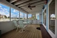 3 Bedroom Waterfront home with Pool and boat dock - 4-Star