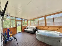 Romantic Farmhouse w hot tub, DT SM 5 min - 3-Star
