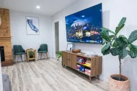 3 bedroom 2 bath private house,walkable to restaurants, shops, and breweries.