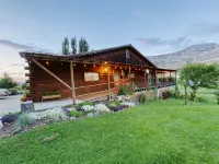20-Acre Retreat • Hot Tub • Stunning Views - 3-Star