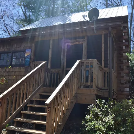 Cozy Pet Friendly Mountain Log Cabin in the Smokies with Deck and fire pit.