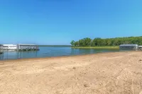 The Rustic Minnow: Walk to Lake, Enjoy Outdoor Amenities and Stunning Landscape - 3-Star