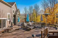 Huge Waterbury Home near Stowe Mountain / views & sauna