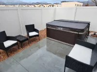Beautiful New Kanab home with private hot tub! - Bungalows