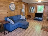 Castaways Cottage on Croton Pond 2) - 2-Star