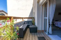 IDEALLY LOCATED GD APARTMENT, PARKING & PRIVATE TERRACE, JACCUZI, QUIET, DOMLOC - 2-Star