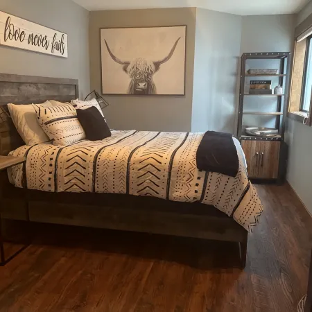 Cozy remodeled condo close to the Village!