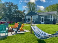 Lake + Waterfront + Dock + HotTub + Kayaks + Walking Distance to Woody's - 4-Star