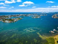 Vibrant Tropical Escape – Just Minutes from the Beach + Serene, Fenced Yard! - Strand