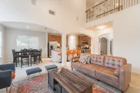 Brand New Pool & Spa! 4-Bdr Home in the Woodlands TX, Sleeps 10 - Private Pools
