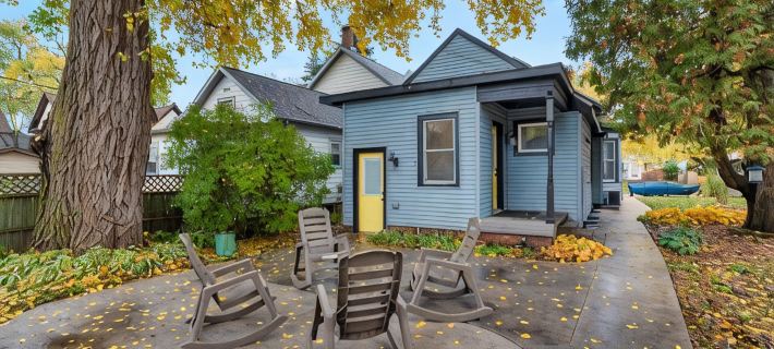 The Suncatcher- Steps to Lake Michigan. Pet Friendly & Fully Fenced Ξενοδοχεία στην πόλη Sheboygan