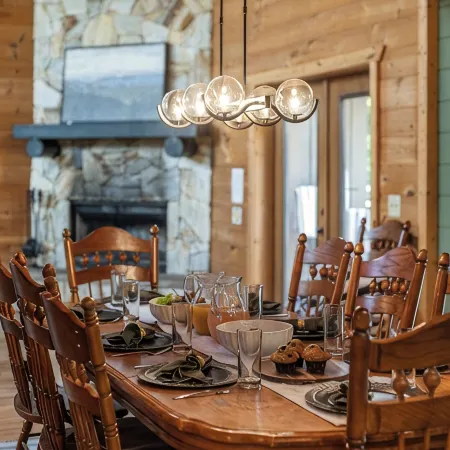 Monarch's Roost.Luxe Cabin w/ Hot Tub, Sauna & Gameroom – 10 Min to Helen
