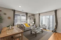 Contemporary 3bds near NYC / EWR with free parking