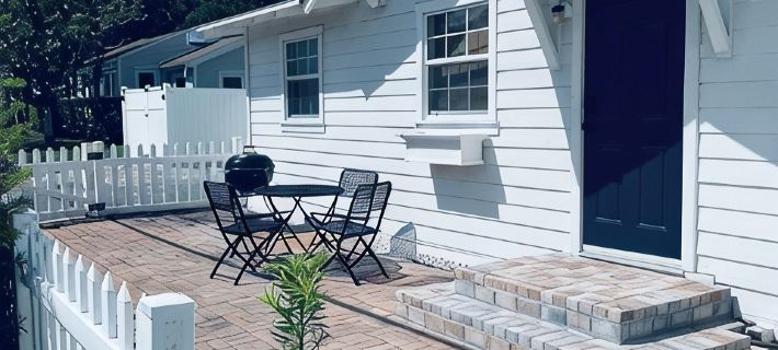 Only 4 bedroom with a view of Main Street located in the Downtown Core District Hotels in Dunedin