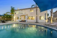 Resort-style Home with stunning views, pool, hot tub, putting green - Pools