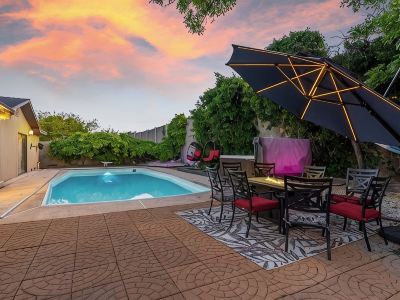 Heated Pool & Hot Tub Open All Year with King Beds, Bar & Much More