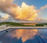 Beautiful 7.7 acre estate with a huge home and stunning views of the Caribbean - piscina