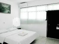 Ken Zong Inn Hotel Hotels in Ciracap