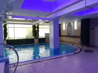 Hotel Nevis Wellness & Spa - piscina