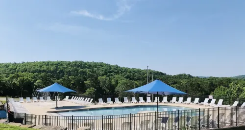 Clean and Cozy Family Ranch Home, Amazing Location! 2 Pools, Splash Pad, & Golf! - 4성급