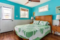 Cozy Vintage Inspired Hawaiian Guest Cottage - 2-Star
