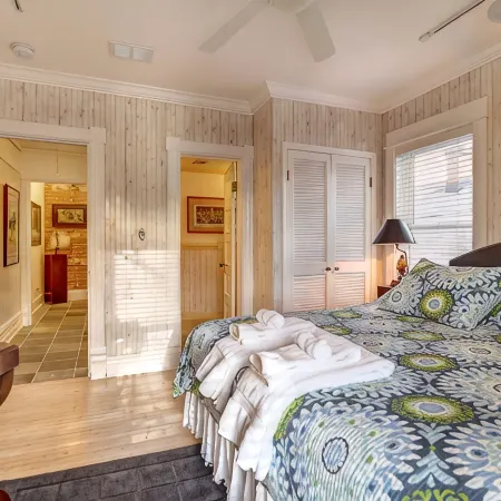 Luxury Harbor Front Home in Town Chef's Kitchen 4 Ensuite King Rooms + 1/2 Bath