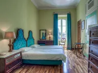 Hotel Castille - balcony