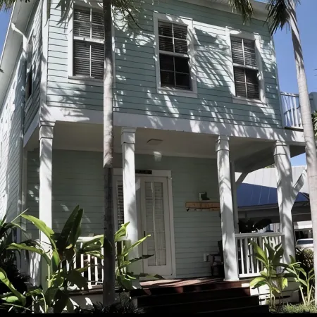 Beautiful Waterfront Villa 133 Anglers Reef with On-Site Boat Slip