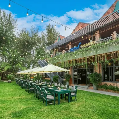 Sol An Bang Beach Resort & Spa Отели рядом с достопримечательностью «Пляж Хойан»