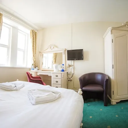 Queensbridge Hotel