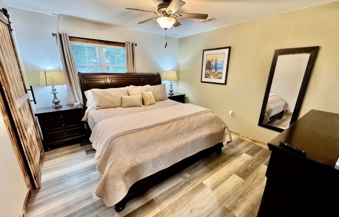Drew’s Delight - Relax in Comfort!  Modern, Fully Remodeled, No Stairs!
