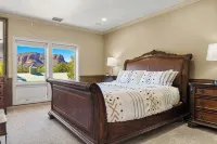 Grand Chapel Estate - Pool, Pickleball & Stunning Red Rock Views - Private Pool