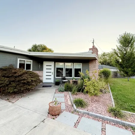 Boutique Style 1956-Mcm Home with Hot Tub in SE Boise!
