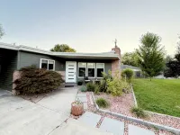 Boutique Style 1956-Mcm Home with Hot Tub in SE Boise! - 4-نجوم