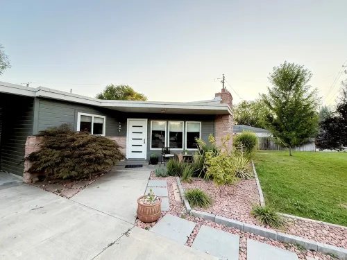 Boutique Style 1956-Mcm Home with Hot Tub in SE Boise!