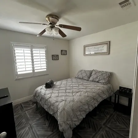 Charming 4-Bedroom House in Lovely Bakersfield with AC, WiFi, Enjoy a Hot Tub