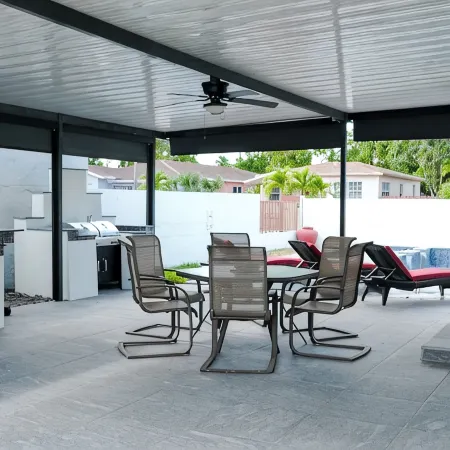 Miami Freedom Park Oasis by HS with Swimming Pool, AC, WiFi, Pool Table