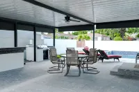 Miami Freedom Park Oasis by HS with Swimming Pool, AC, WiFi, Pool Table - Bungalows