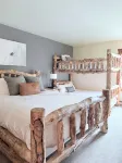 Remodeled Cozy Mountain Modern Ski-in 1 Block to Heart of BreckenridgeHot Tubs - 3 stjerner