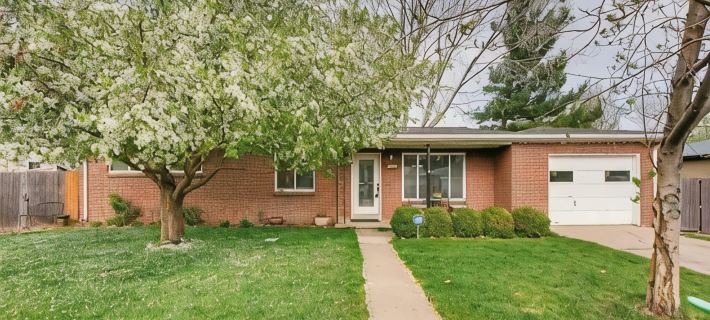 Beautiful Home w/ Colorado Flair, Near Mountains & Denver Hotspots, Great Yard! Hotels in Wheat Ridge