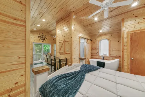 Pam's Treehouse Cabin #3 - Cozy Cabin Right on a Creek!