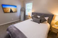USC Cottage - Sleeps 8+ Wheel Chair Accessible - 4-Star