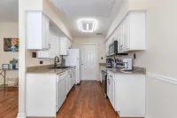 Monkey Island Getaway - Cozy 2BR Condo w/ Pool & Lake access - Pools