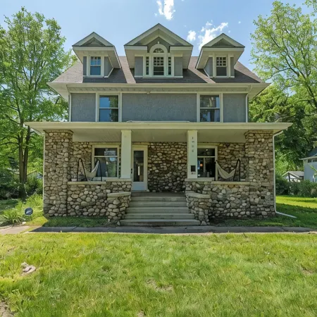 5bd Movie Theater - 7mins to UND - Backyard BBQ