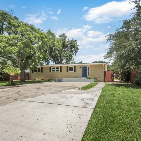 Heated Pool - Sleeps 9 - Lake w/ Kayaks, Paddleboard - Games Galore