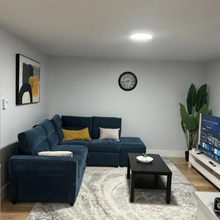 Charming 1-bedroom apartment in enchanting Moncton with WiFi