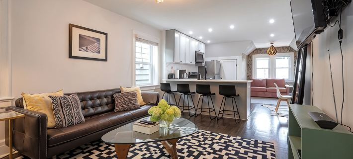 Spacious 1-Bedroom Apartment on Quiet Block Close to NYC in Jersey City. Hotels in Jersey City
