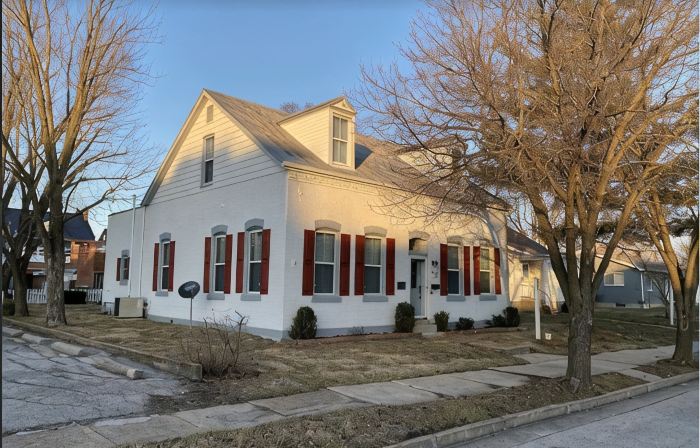 Historic District Inn 4 Bed/ 3 Bath in the heart of downtown Hermann!