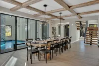 Luxe Lodge/Heated Pool/Hot Tub/Game Room/Sleeps 22/Rocky Top Sports Complex - 山莊