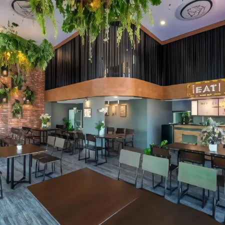 Bed Friends Poshtel Отели рядом с достопримечательностью «Ночной рынок Сентр Пойнт»